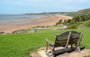 Stylish Three-Bedroom Coastal Home, with Expansive Gardens & Scenic Views - Georgeham, United Kingdom