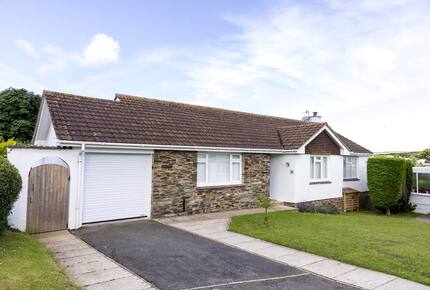 Stylish Three-Bedroom Coastal Home, with Expansive Gardens & Scenic Views - Georgeham, United Kingdom