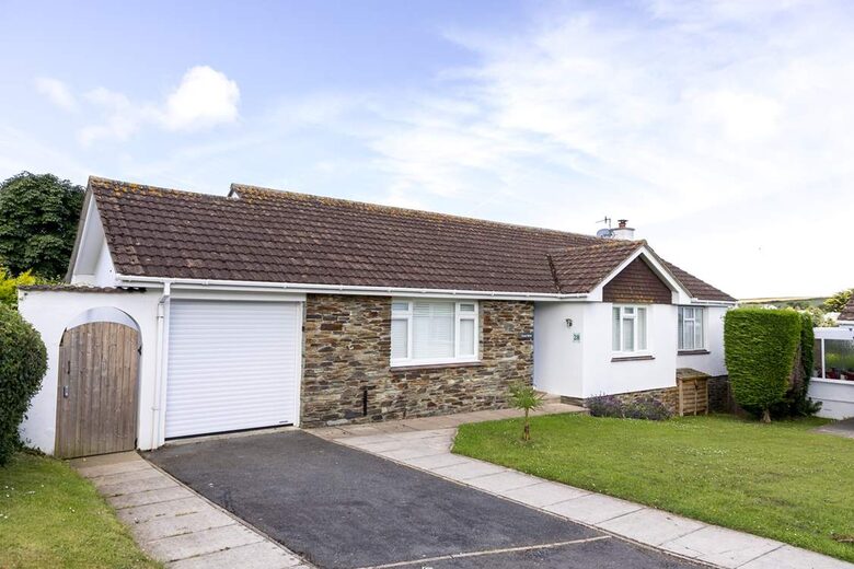 Stylish Three-Bedroom Coastal Home, with Expansive Gardens & Scenic Views - Georgeham, United Kingdom