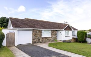 Stylish Three-Bedroom Coastal Home, with Expansive Gardens & Scenic Views - Georgeham, United Kingdom