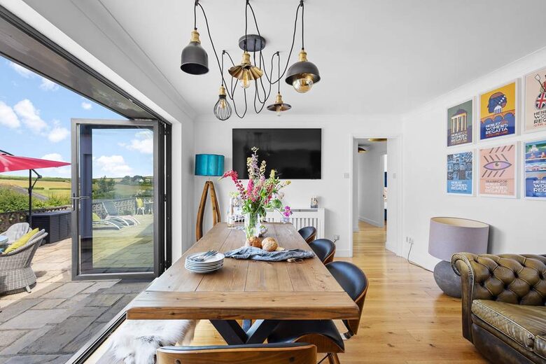 Stylish Three-Bedroom Coastal Home, with Expansive Gardens & Scenic Views - Georgeham, United Kingdom