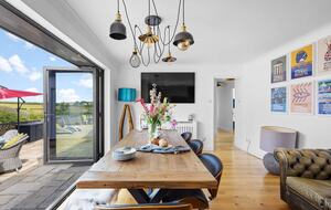 Stylish Three-Bedroom Coastal Home, with Expansive Gardens & Scenic Views - Georgeham, United Kingdom