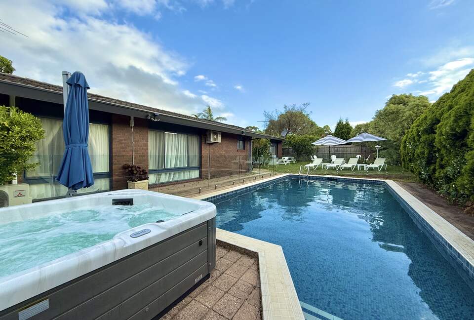 Brighton Blissful | A Poolside Coastal Retreat - Brighton East, Australia