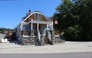Bayview Cottage on Quiet Camano Island - Camano, Washington