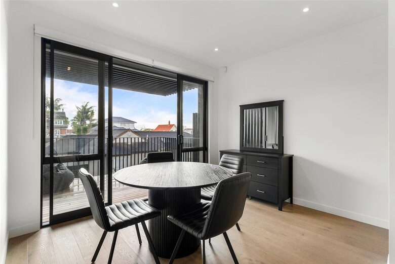 Sunny Mission Bay Escape - Mission Bay, New Zealand