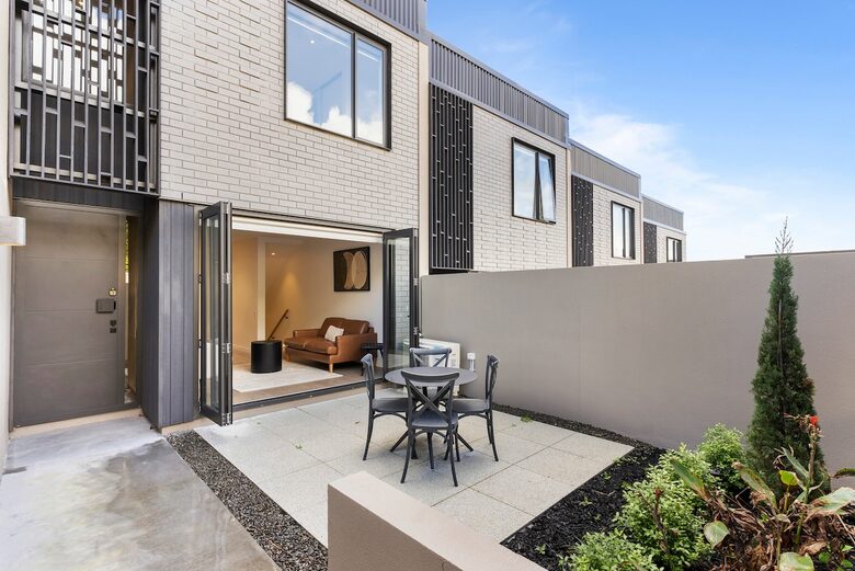 Sunny Mission Bay Escape - Mission Bay, New Zealand