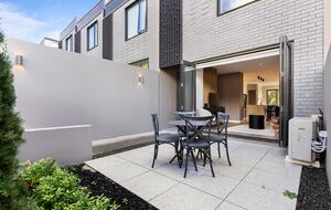 Sunny Mission Bay Escape - Mission Bay, New Zealand