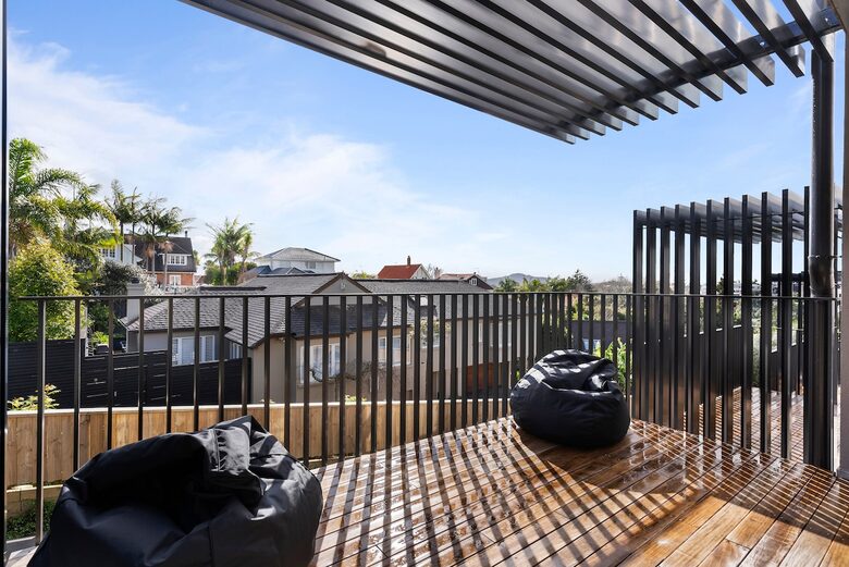 Sunny Mission Bay Escape - Mission Bay, New Zealand