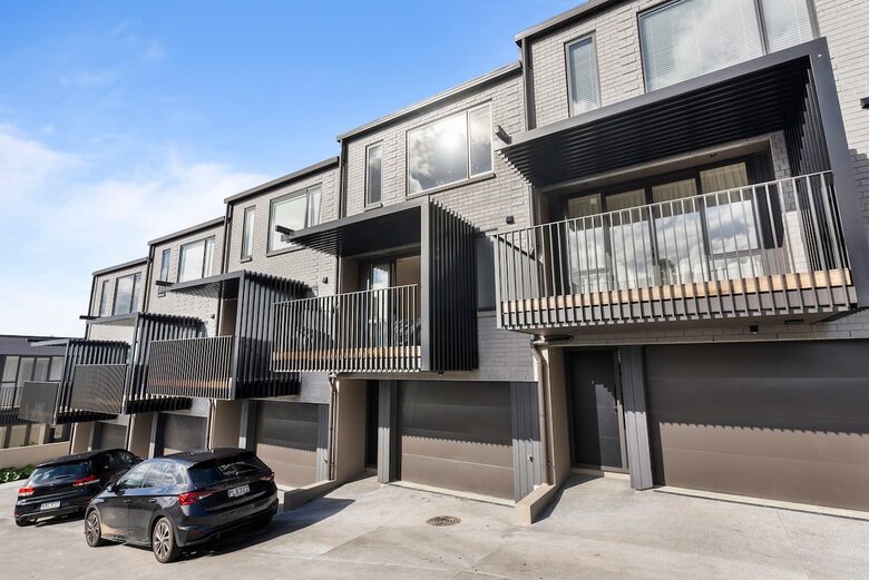 Sunny Mission Bay Escape - Mission Bay, New Zealand