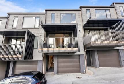 Sunny Mission Bay Escape - Mission Bay, New Zealand