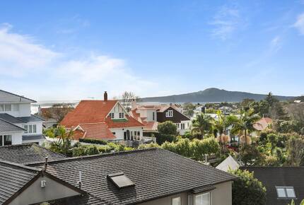 Sunny Mission Bay Escape - Mission Bay, New Zealand