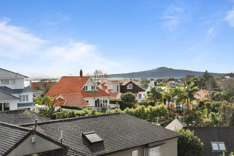 Sunny Mission Bay Escape - Mission Bay, New Zealand