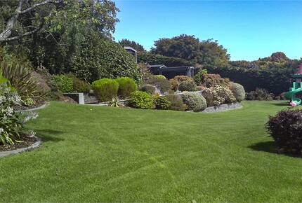Sunlit Serenity on the Kapiti Coast - Paraparaumu, New Zealand