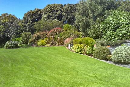 Sunlit Serenity on the Kapiti Coast - Paraparaumu, New Zealand