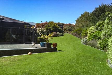 Sunlit Serenity on the Kapiti Coast - Paraparaumu, New Zealand