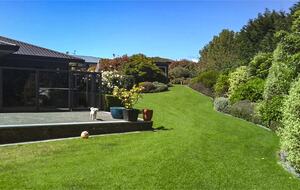 Sunlit Serenity on the Kapiti Coast - Paraparaumu, New Zealand