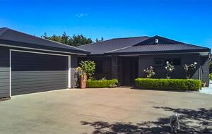 Sunlit Serenity on the Kapiti Coast - Paraparaumu, New Zealand
