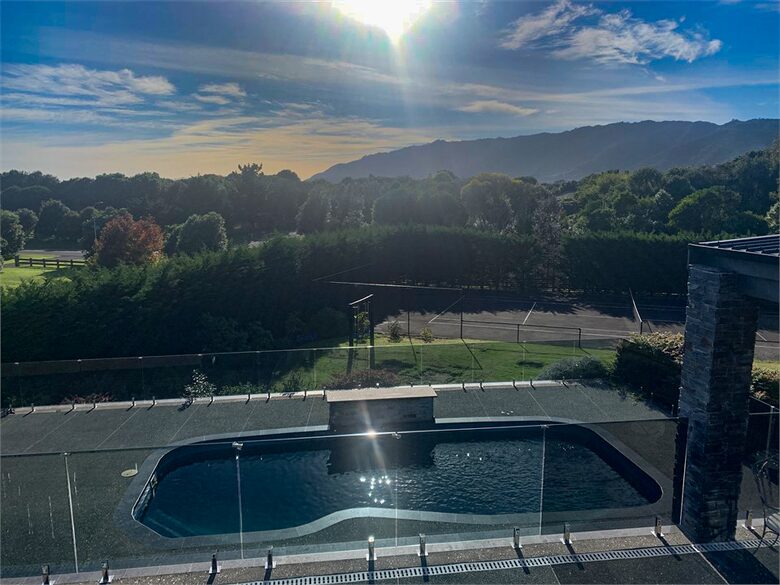 Sunlit Serenity on the Kapiti Coast - Paraparaumu, New Zealand