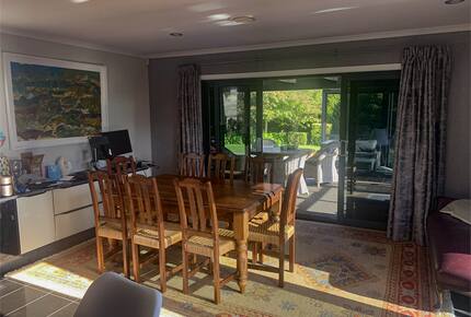 Sunlit Serenity on the Kapiti Coast - Paraparaumu, New Zealand