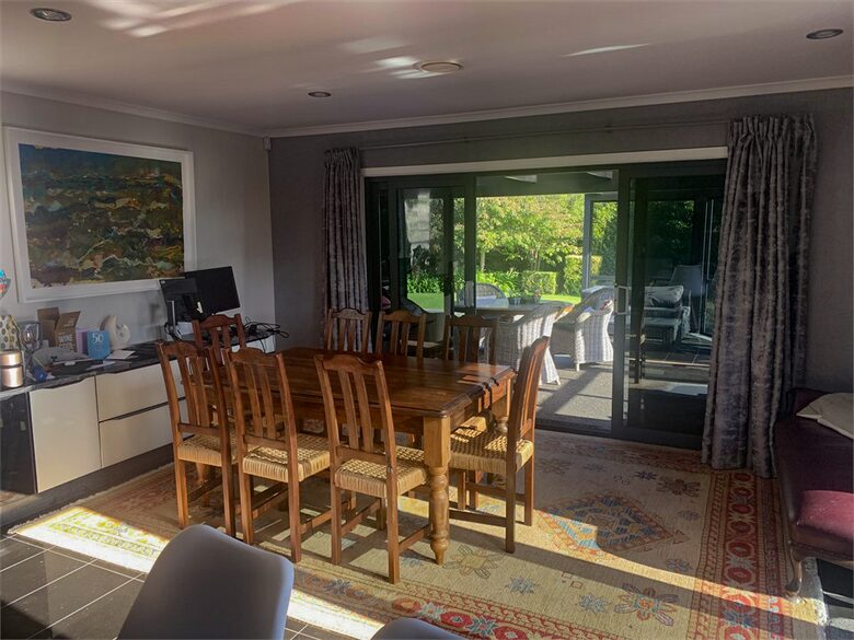 Sunlit Serenity on the Kapiti Coast - Paraparaumu, New Zealand