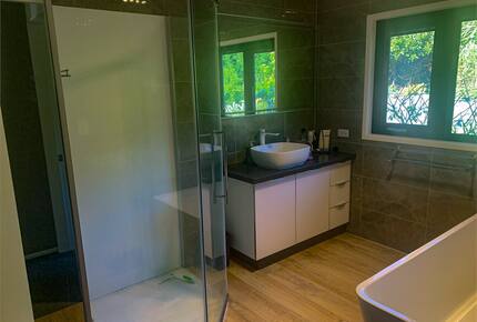 Sunlit Serenity on the Kapiti Coast - Paraparaumu, New Zealand