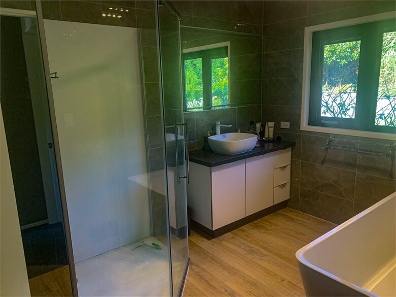 Sunlit Serenity on the Kapiti Coast - Paraparaumu, New Zealand