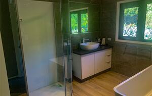 Sunlit Serenity on the Kapiti Coast - Paraparaumu, New Zealand