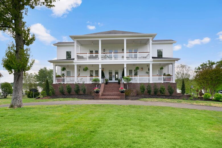 ABOVE - Lakeside Oasis Estate - Gallatin, Tennessee
