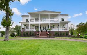 ABOVE - Lakeside Oasis Estate - Gallatin, Tennessee