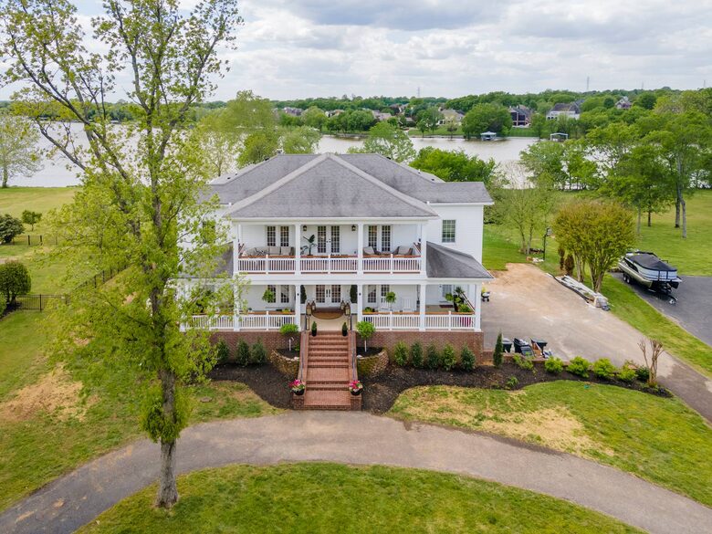 ABOVE - Lakeside Oasis Estate - Gallatin, Tennessee