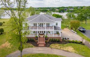 ABOVE - Lakeside Oasis Estate - Gallatin, Tennessee