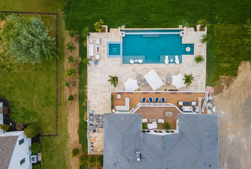 ABOVE - Lakeside Oasis Estate - Gallatin, Tennessee