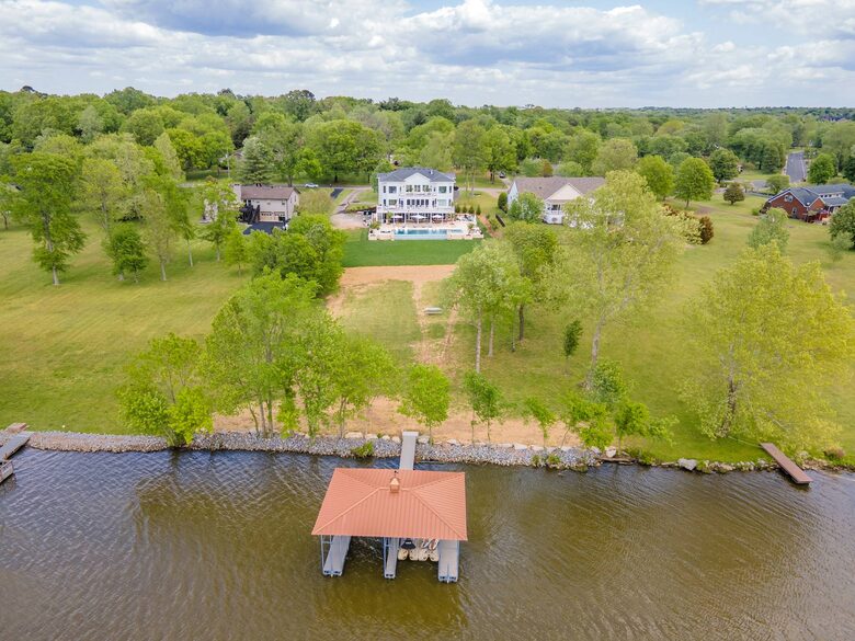 ABOVE - Lakeside Oasis Estate - Gallatin, Tennessee