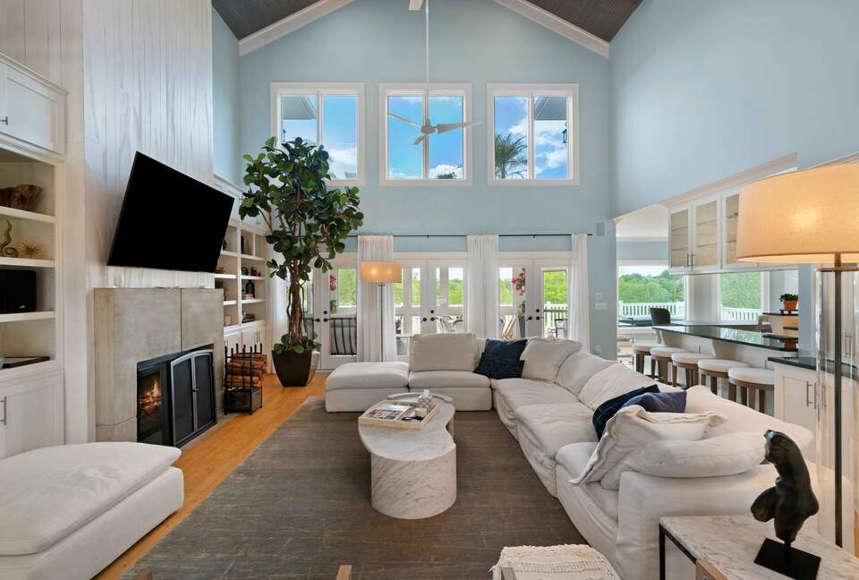 ABOVE - Lakeside Oasis Estate - Gallatin, Tennessee