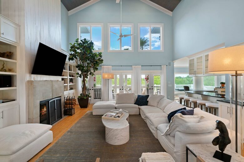 ABOVE - Lakeside Oasis Estate - Gallatin, Tennessee