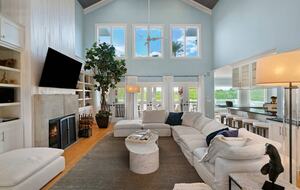 ABOVE - Lakeside Oasis Estate - Gallatin, Tennessee