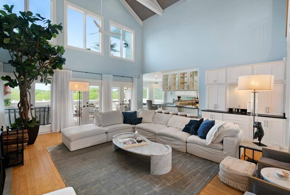 ABOVE - Lakeside Oasis Estate - Gallatin, Tennessee