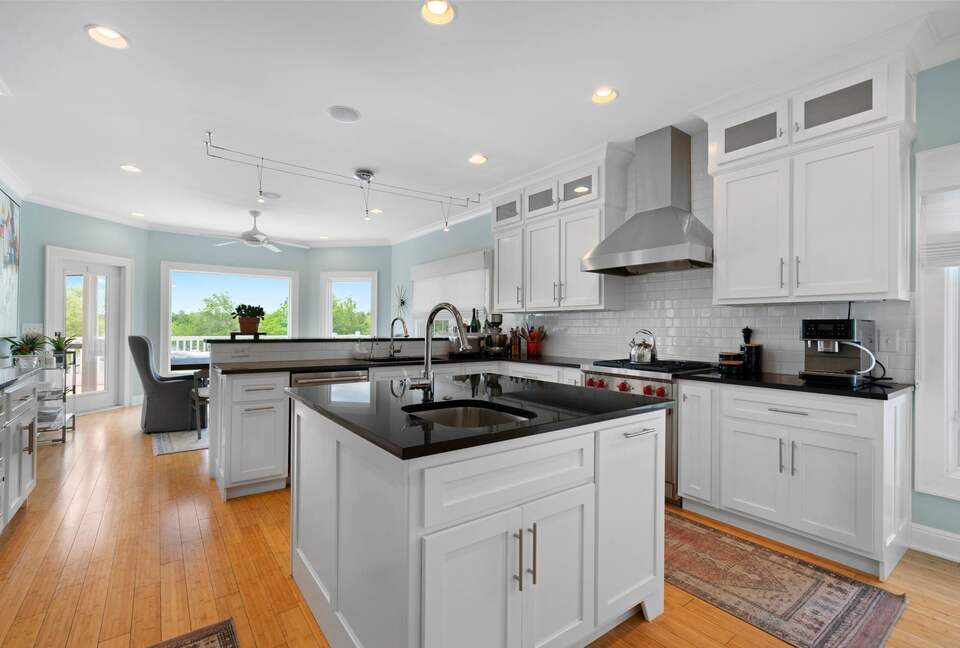 ABOVE - Lakeside Oasis Estate - Gallatin, Tennessee