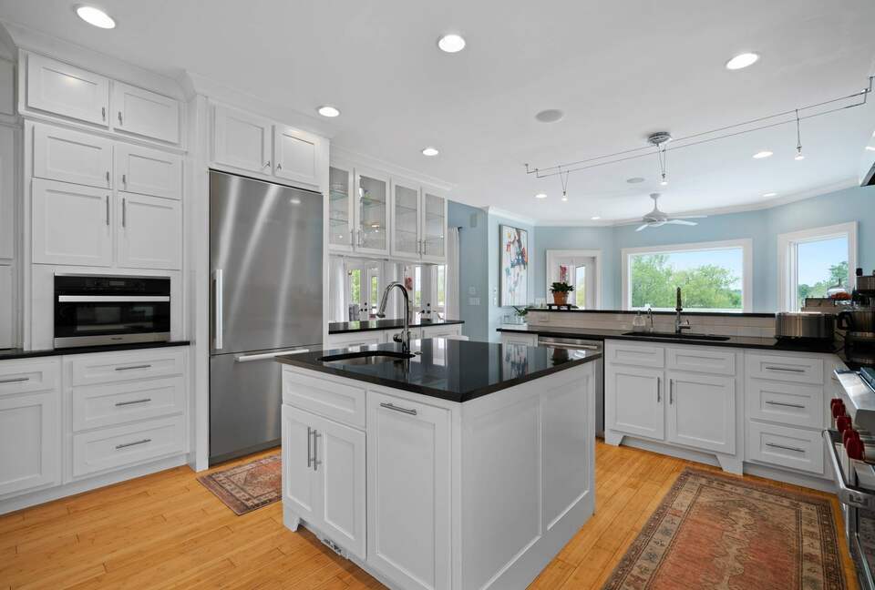 ABOVE - Lakeside Oasis Estate - Gallatin, Tennessee