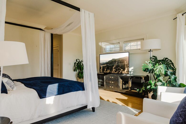 ABOVE - Lakeside Oasis Estate - Gallatin, Tennessee