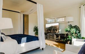 ABOVE - Lakeside Oasis Estate - Gallatin, Tennessee