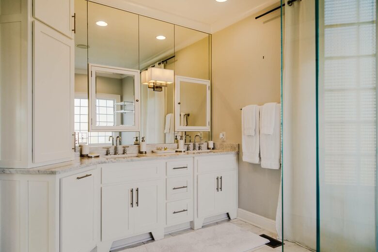 ABOVE - Lakeside Oasis Estate - Gallatin, Tennessee