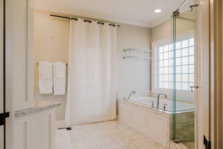 ABOVE - Lakeside Oasis Estate - Gallatin, Tennessee