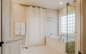 ABOVE - Lakeside Oasis Estate - Gallatin, Tennessee