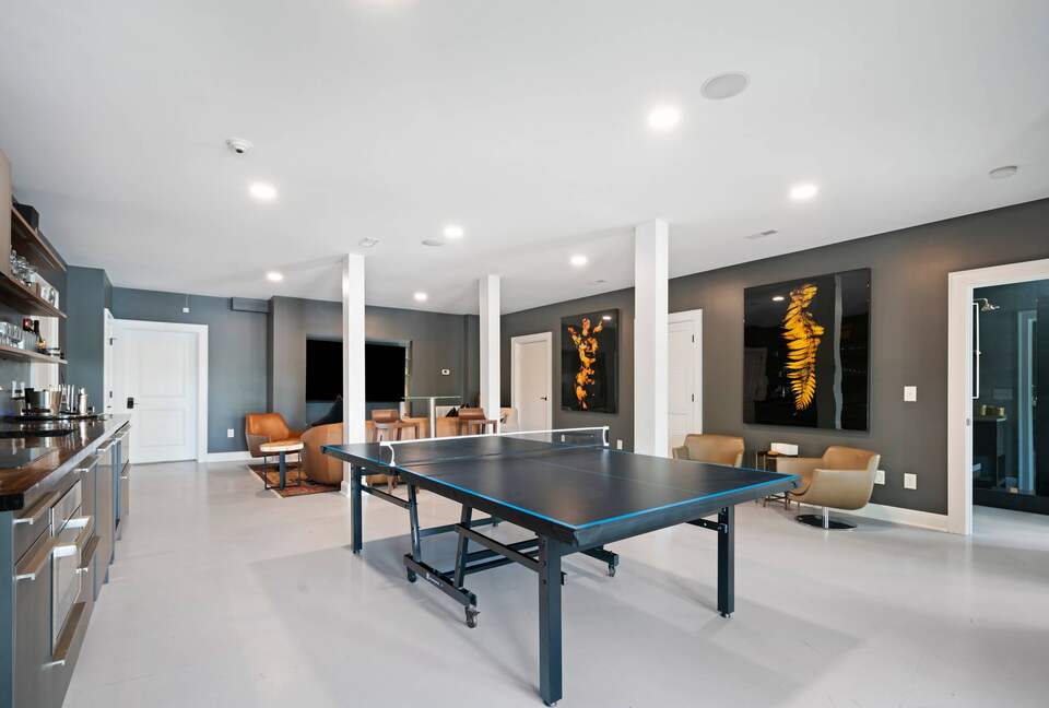 ABOVE - Lakeside Oasis Estate - Gallatin, Tennessee