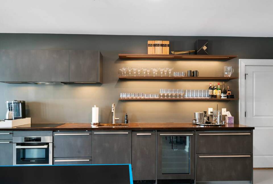 ABOVE - Lakeside Oasis Estate - Gallatin, Tennessee