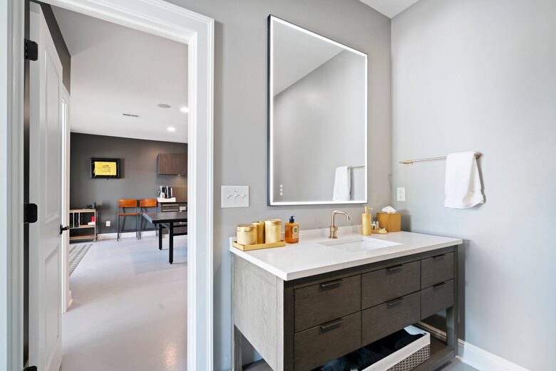 ABOVE - Lakeside Oasis Estate - Gallatin, Tennessee