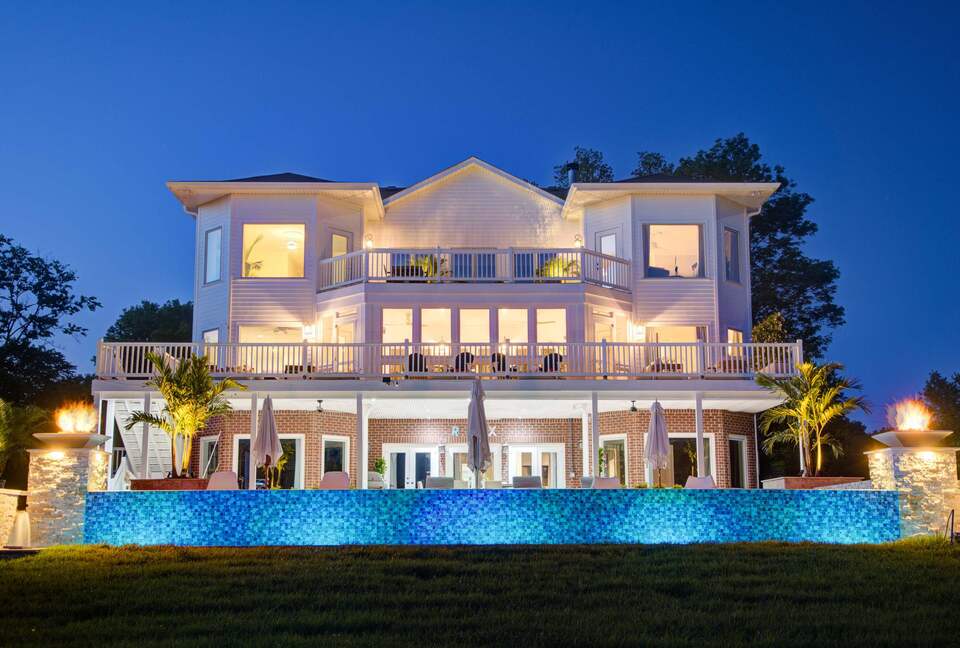 ABOVE - Lakeside Oasis Estate - Gallatin, Tennessee