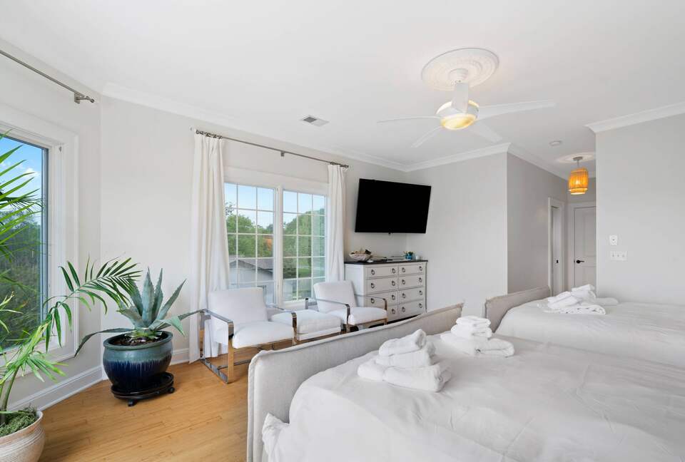 ABOVE - Lakeside Oasis Estate - Gallatin, Tennessee