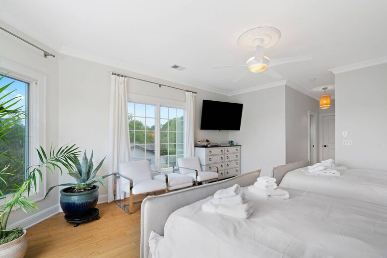 ABOVE - Lakeside Oasis Estate - Gallatin, Tennessee